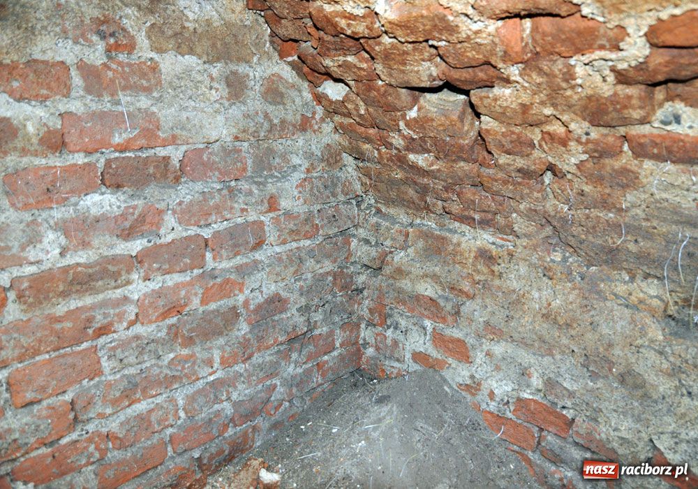 Zdjęcie w galerii na portalu naszraciborz.pl: Odkryto tajemniczy kanał ze swastyką wiadomości z regionu