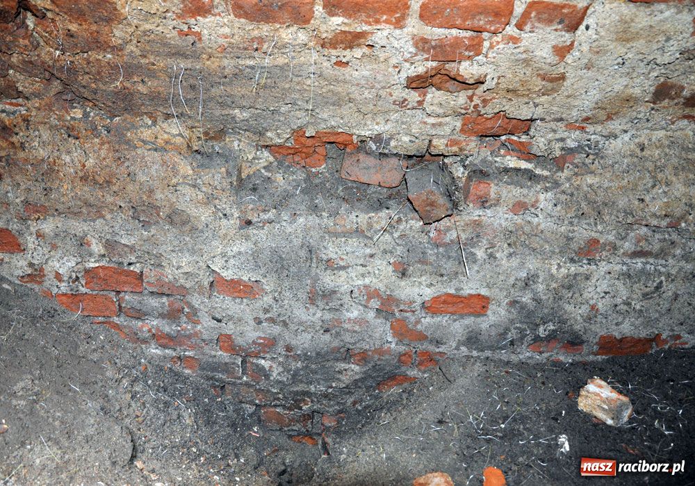 Zdjęcie w galerii na portalu naszraciborz.pl: Odkryto tajemniczy kanał ze swastyką wiadomości z regionu