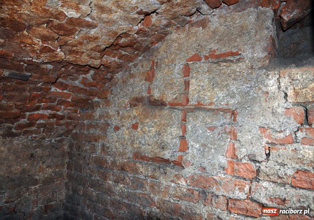 Zdjęcie w galerii na portalu naszraciborz.pl: Odkryto tajemniczy kanał ze swastyką wiadomości z regionu