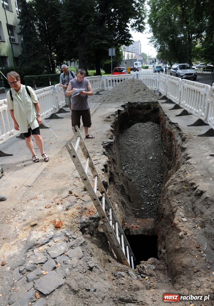 Zdjęcie w galerii na portalu naszraciborz.pl: Odkryto tajemniczy kanał ze swastyką wiadomości z regionu