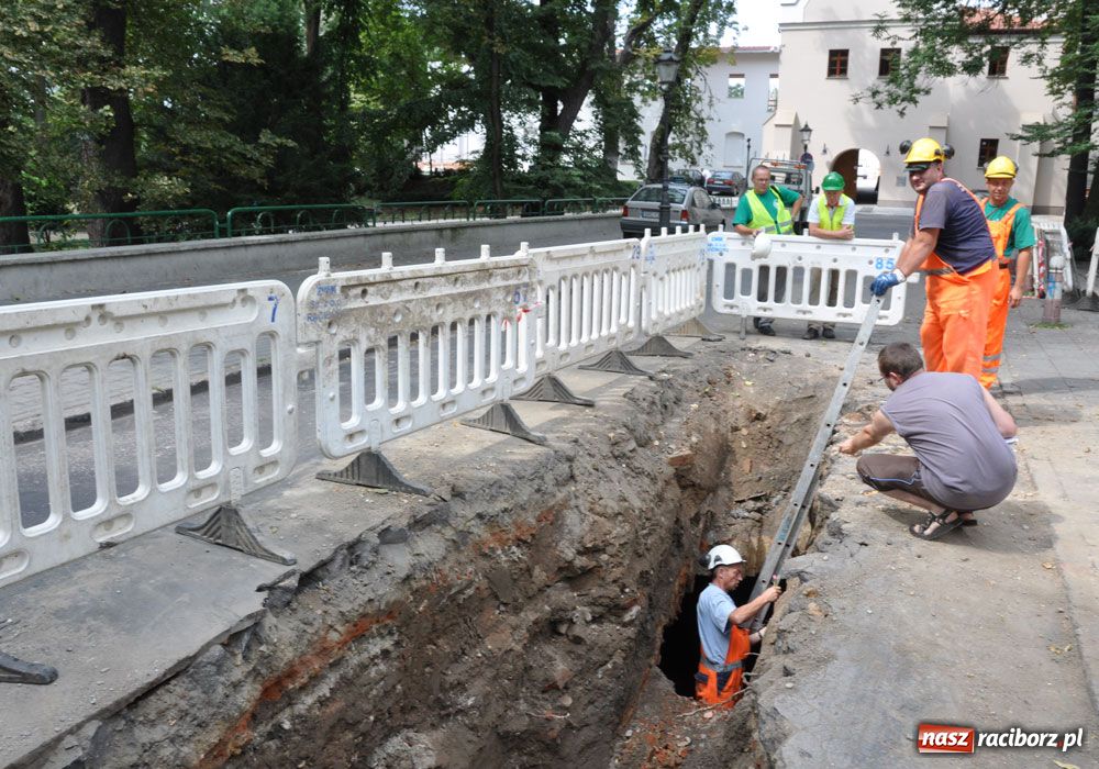 Zdjęcie w galerii na portalu naszraciborz.pl: Odkryto tajemniczy kanał ze swastyką wiadomości z regionu