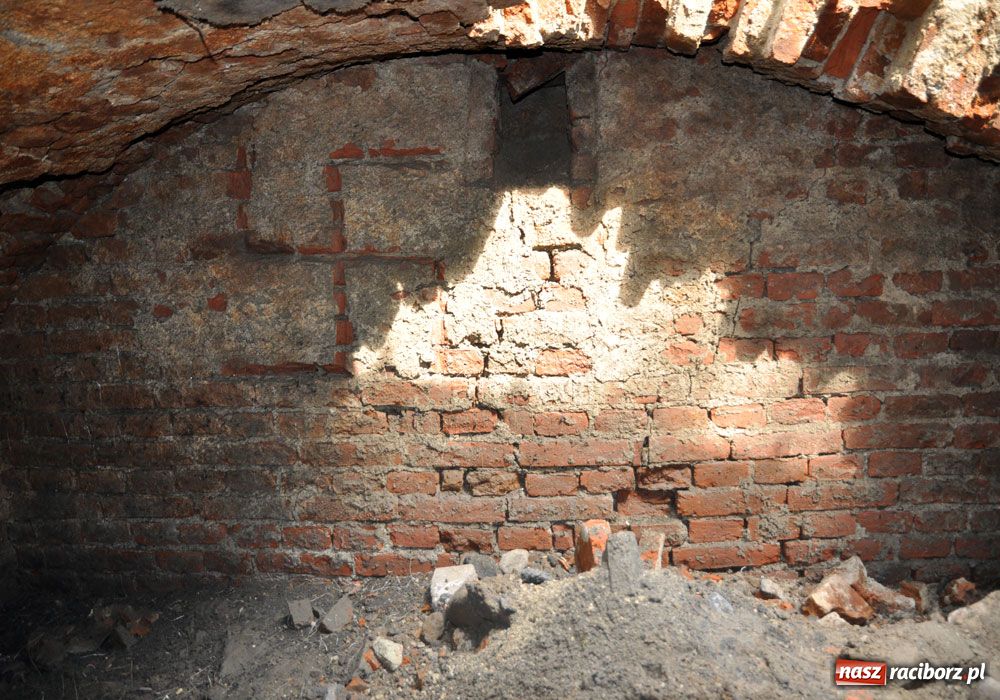 Zdjęcie w galerii na portalu naszraciborz.pl: Odkryto tajemniczy kanał ze swastyką wiadomości z regionu