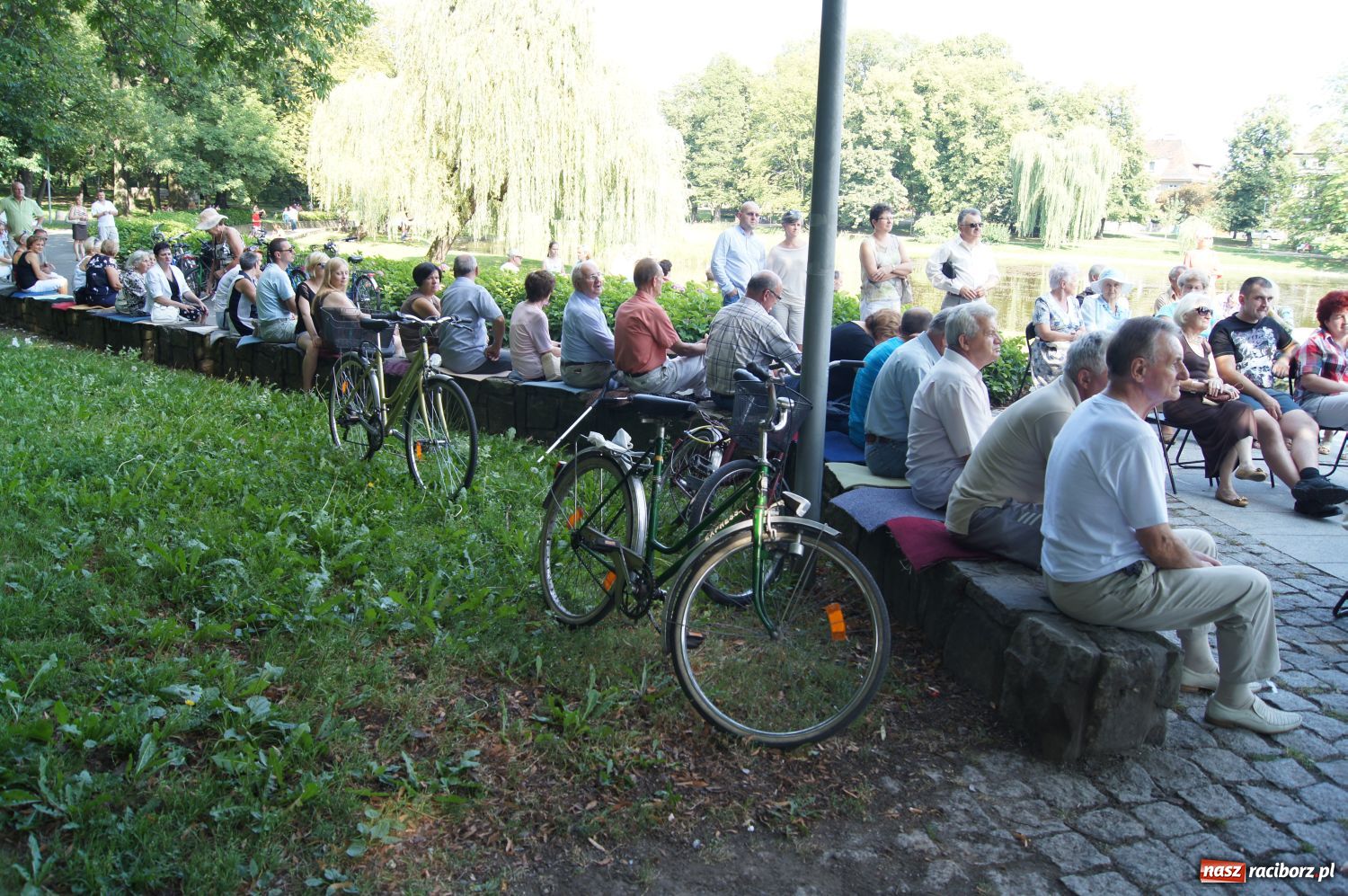 Zdjęcie w galerii na portalu naszraciborz.pl: Damski Kwartet zagrał w Parku Roth wiadomości z regionu