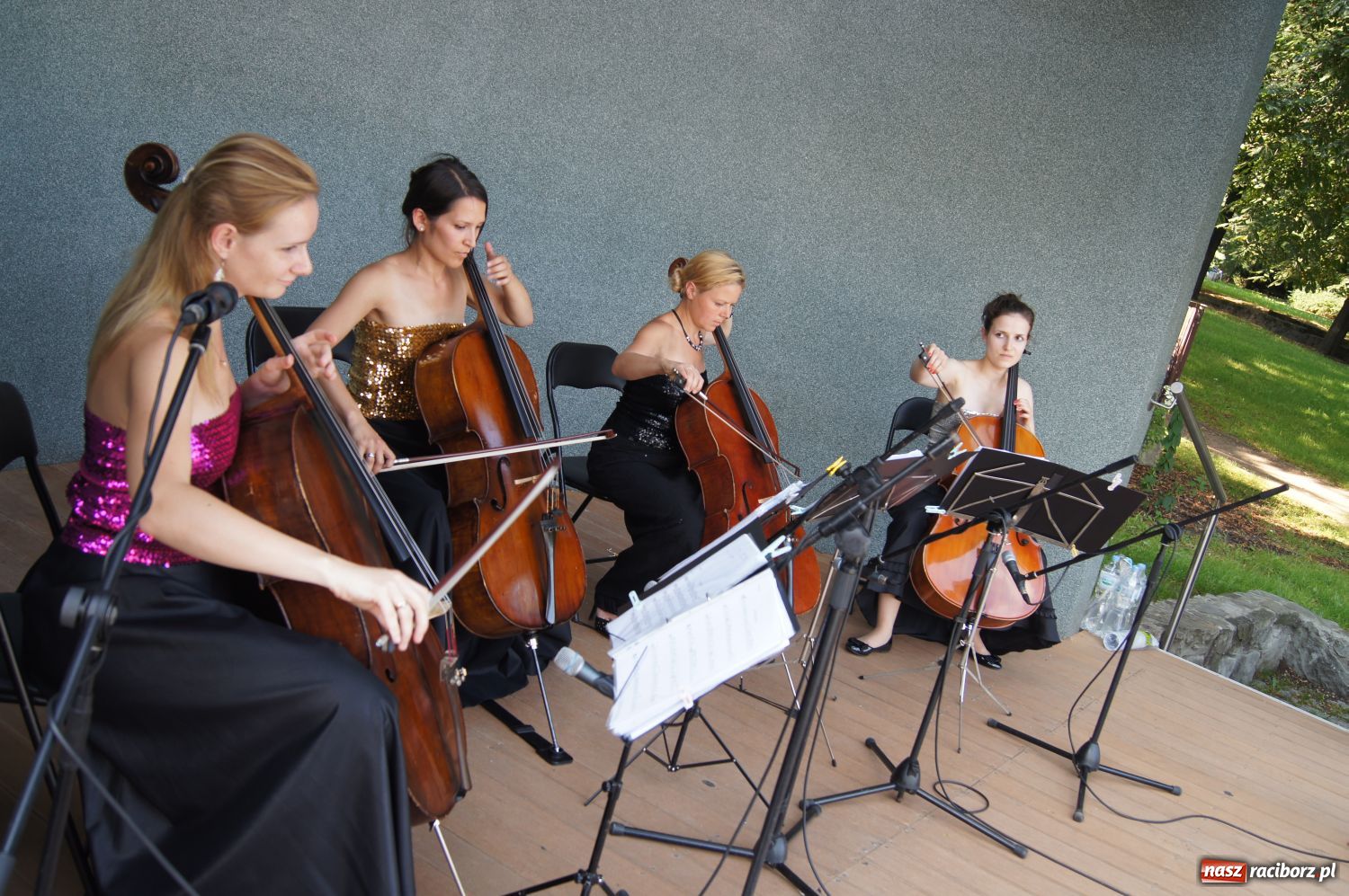 Zdjęcie w galerii na portalu naszraciborz.pl: Damski Kwartet zagrał w Parku Roth wiadomości z regionu
