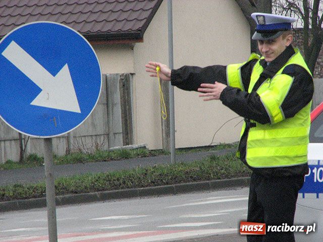 Zdjęcie w galerii na portalu naszraciborz.pl: Plama oleju na zakręcie horrorów wiadomości z regionu