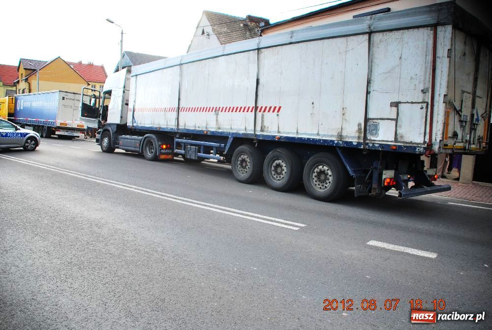 Zdjęcie w galerii na portalu naszraciborz.pl: Tir potrącił rowerzystę na Hulczyńskiej wiadomości z regionu