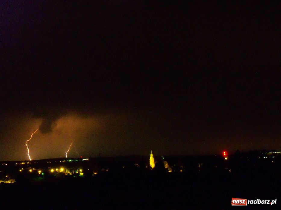 Zdjęcie w galerii na portalu naszraciborz.pl: Nocna nawałnica w Raciborzu wiadomości z regionu