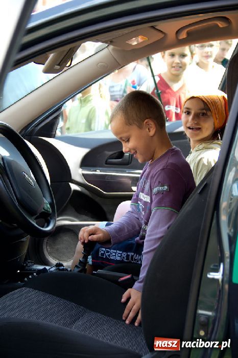 Zdjęcie w galerii na portalu naszraciborz.pl: Zamkowe Zuchy: dzień Straży Granicznej wiadomości z regionu