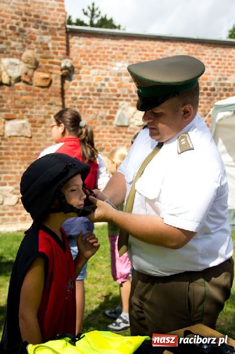 Zdjęcie w galerii na portalu naszraciborz.pl: Zamkowe Zuchy: dzień Straży Granicznej wiadomości z regionu