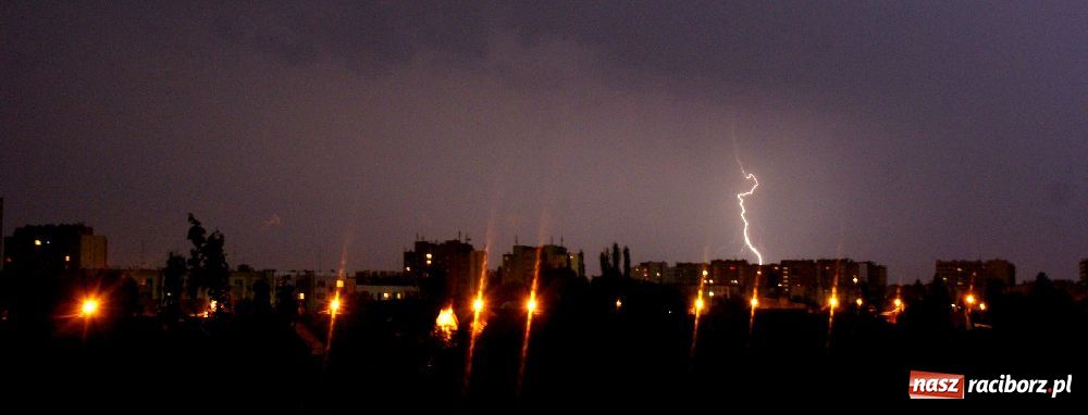 Zdjęcie w galerii na portalu naszraciborz.pl: Kolejne zdjęcia nocnej burzy wiadomości z regionu
