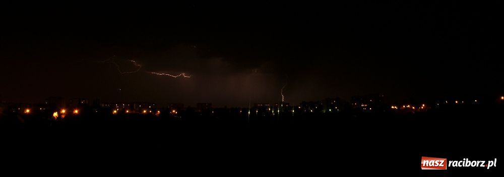 Zdjęcie w galerii na portalu naszraciborz.pl: Kolejne zdjęcia nocnej burzy wiadomości z regionu