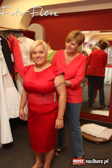 Zdjęcie w galerii na portalu naszraciborz.pl: Stylizacja finalistek Metamorfoz wiadomości z regionu