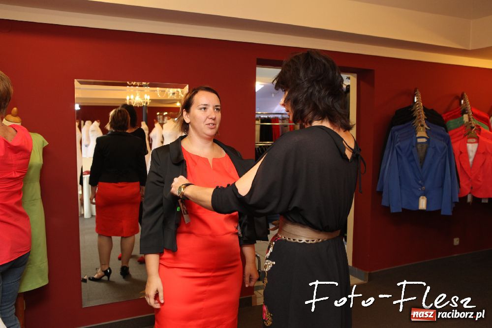 Zdjęcie w galerii na portalu naszraciborz.pl: Stylizacja finalistek Metamorfoz wiadomości z regionu