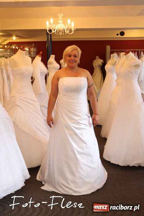 Zdjęcie w galerii na portalu naszraciborz.pl: Stylizacja finalistek Metamorfoz wiadomości z regionu