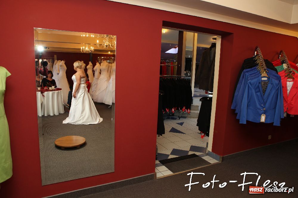 Zdjęcie w galerii na portalu naszraciborz.pl: Stylizacja finalistek Metamorfoz wiadomości z regionu