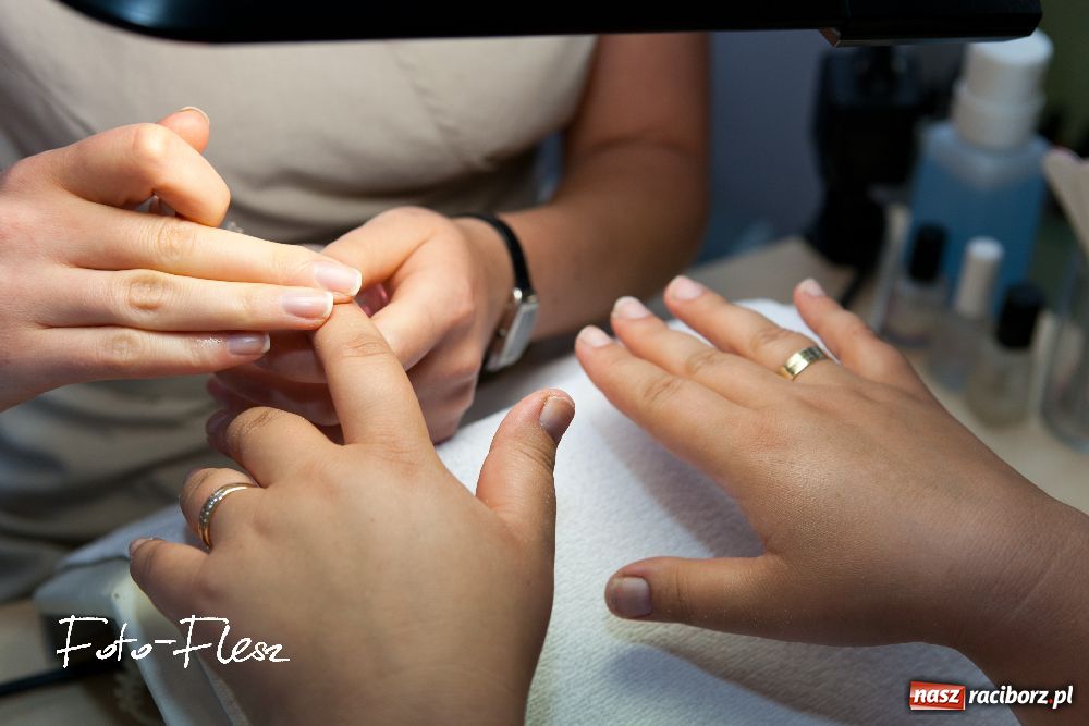 Zdjęcie w galerii na portalu naszraciborz.pl: Stylizacja finalistek Metamorfoz wiadomości z regionu