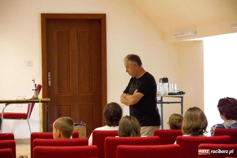 Zdjęcie w galerii na portalu naszraciborz.pl: Doświadczenia z prądem na zamku wiadomości z regionu