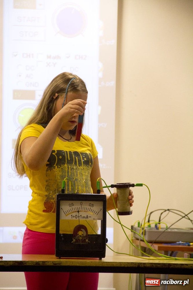 Zdjęcie w galerii na portalu naszraciborz.pl: Doświadczenia z prądem na zamku wiadomości z regionu