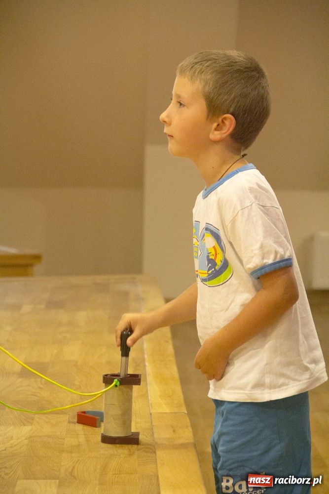 Zdjęcie w galerii na portalu naszraciborz.pl: Doświadczenia z prądem na zamku wiadomości z regionu