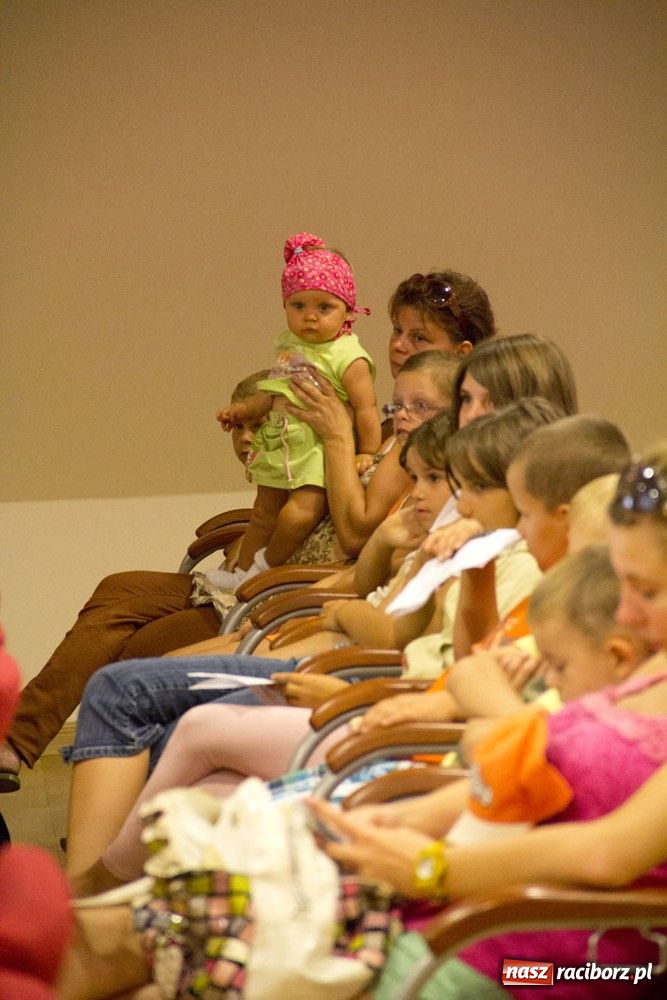 Zdjęcie w galerii na portalu naszraciborz.pl: Doświadczenia z prądem na zamku wiadomości z regionu