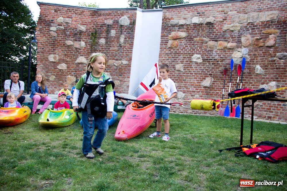 Zdjęcie w galerii na portalu naszraciborz.pl: Zamkowe Zuchy: dzień wioślarza wiadomości z regionu
