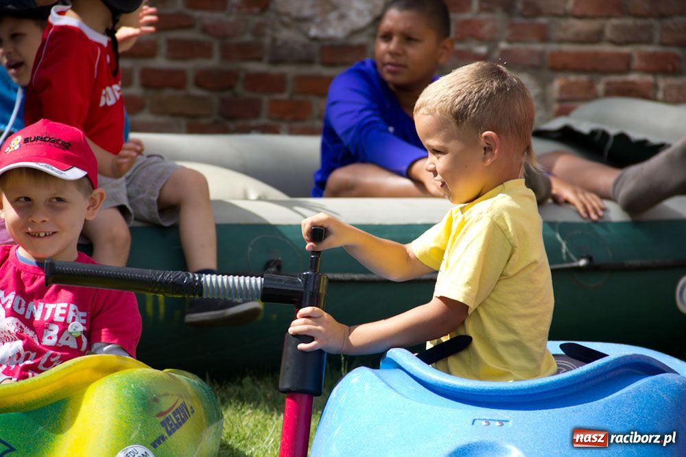 Zdjęcie w galerii na portalu naszraciborz.pl: Zamkowe Zuchy: dzień wioślarza wiadomości z regionu