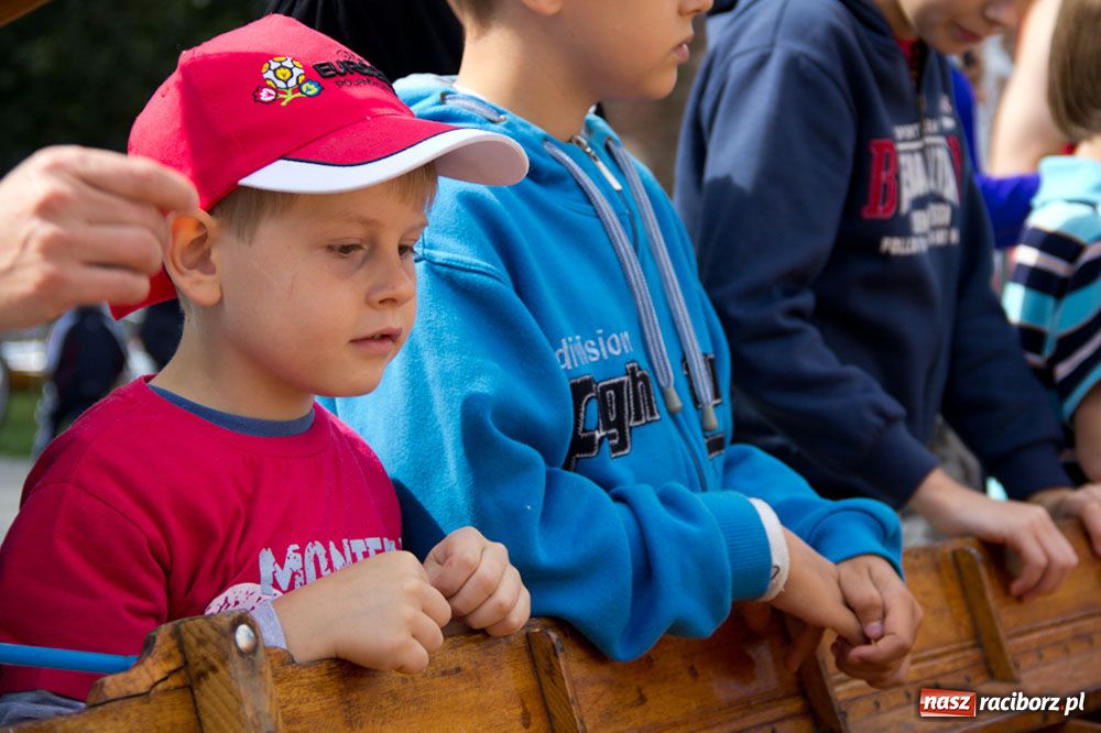 Zdjęcie w galerii na portalu naszraciborz.pl: Zamkowe Zuchy: dzień wioślarza wiadomości z regionu