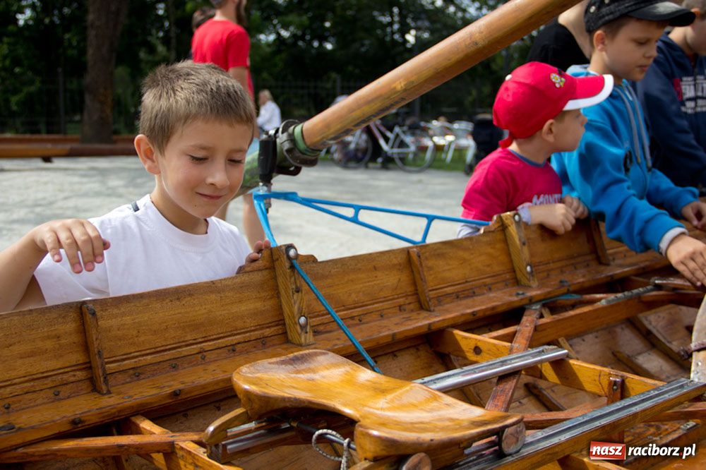 Zdjęcie w galerii na portalu naszraciborz.pl: Zamkowe Zuchy: dzień wioślarza wiadomości z regionu