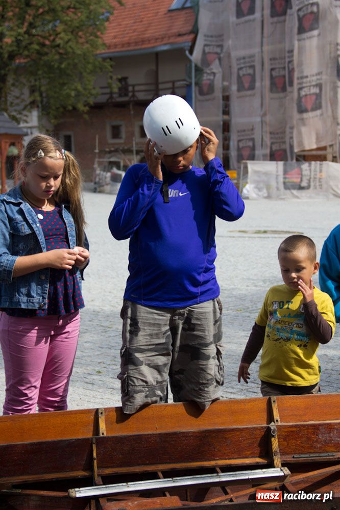 Zdjęcie w galerii na portalu naszraciborz.pl: Zamkowe Zuchy: dzień wioślarza wiadomości z regionu