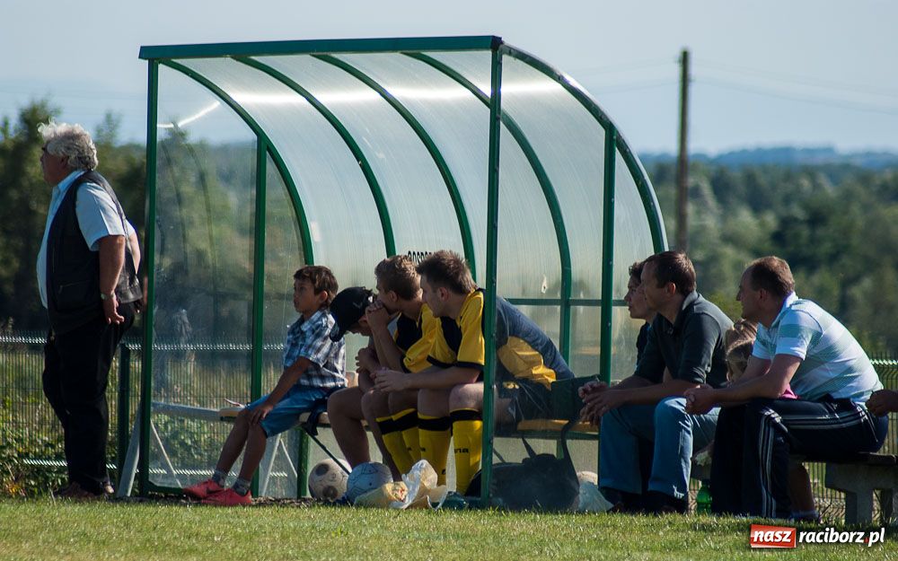 Zdjęcie w galerii na portalu naszraciborz.pl: Nowe boisko szczęśliwe dla Brzezia wiadomości z regionu