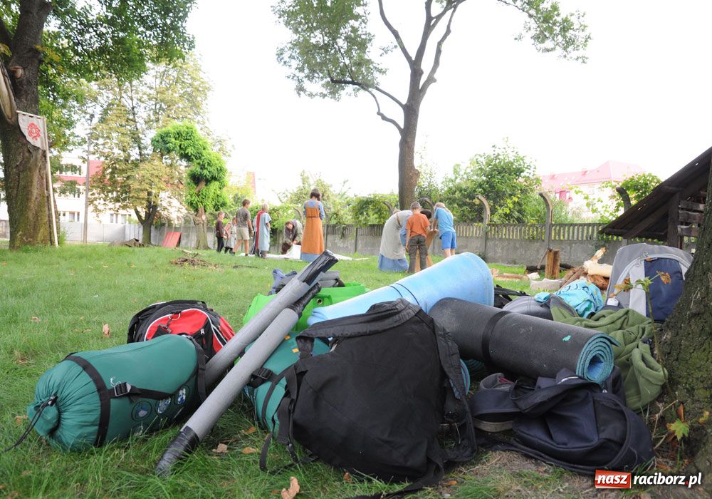 Zdjęcie w galerii na portalu naszraciborz.pl: Rozbili obóz, wystawią wartę wiadomości z regionu
