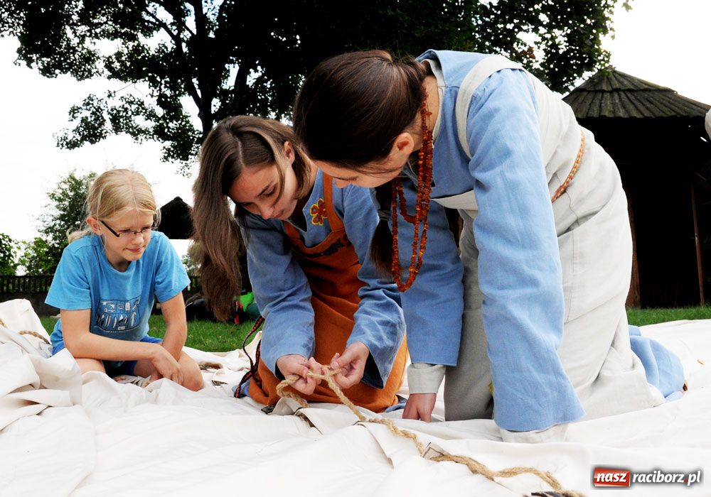 Zdjęcie w galerii na portalu naszraciborz.pl: Rozbili obóz, wystawią wartę wiadomości z regionu