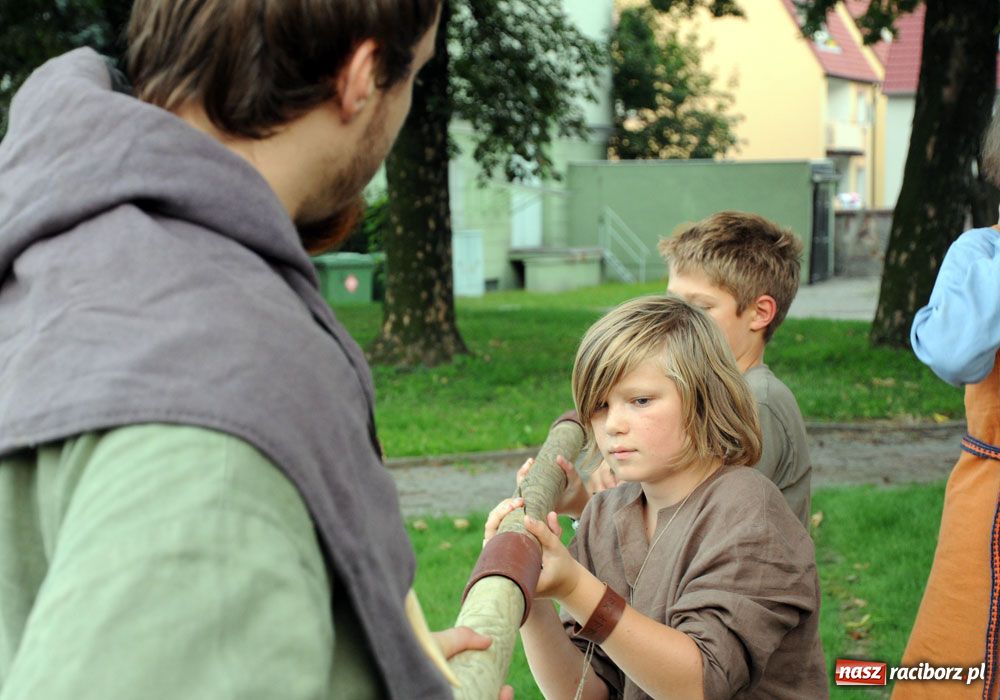 Zdjęcie w galerii na portalu naszraciborz.pl: Rozbili obóz, wystawią wartę wiadomości z regionu