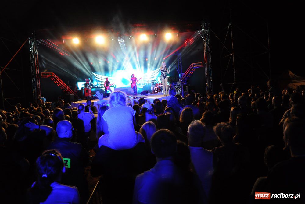 Zdjęcie w galerii na portalu naszraciborz.pl: Doda gwiazdą pierwszego dnia Memoriału wiadomości z regionu