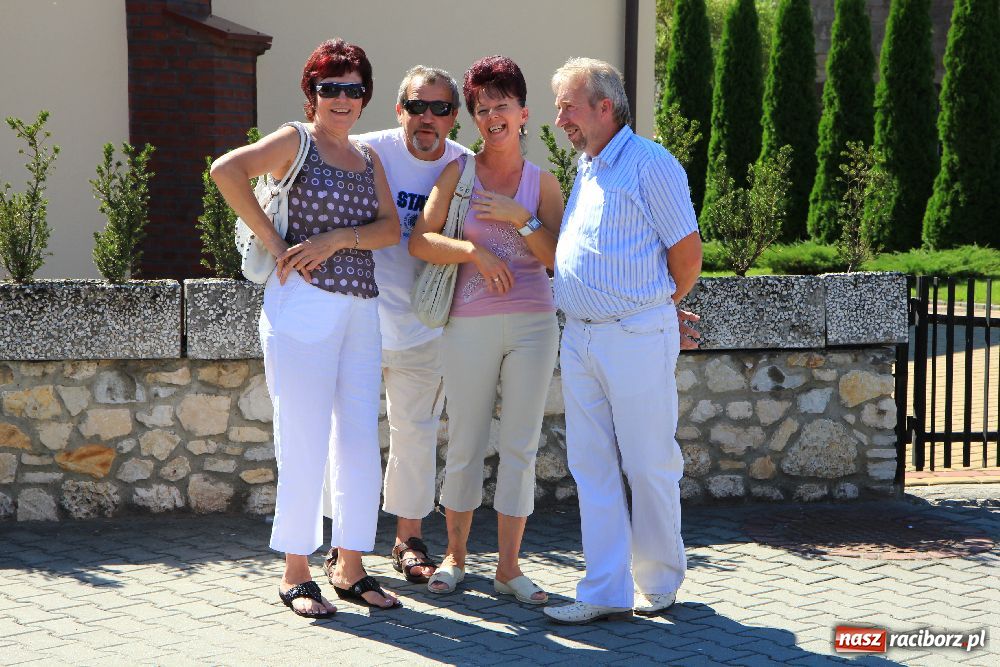 Zdjęcie w galerii na portalu naszraciborz.pl: Wesoły korowód w Roszkowie wiadomości z regionu