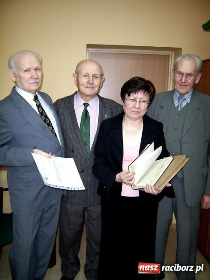Zdjęcie w galerii na portalu naszraciborz.pl: Białe kruki w bibliotece PWSZ wiadomości z regionu