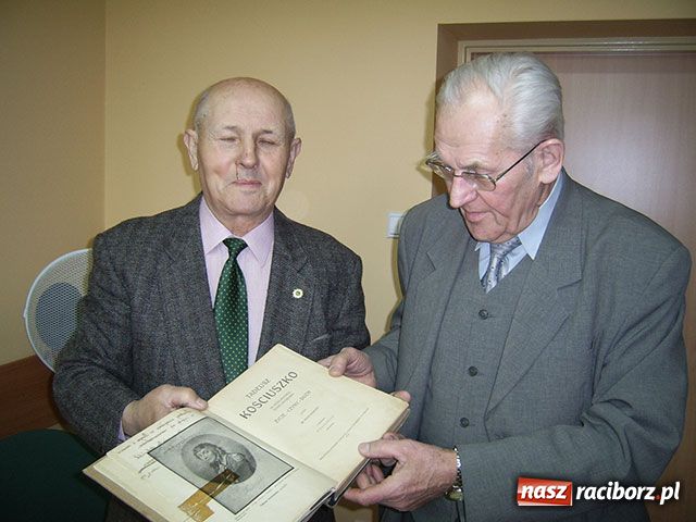 Zdjęcie w galerii na portalu naszraciborz.pl: Białe kruki w bibliotece PWSZ wiadomości z regionu