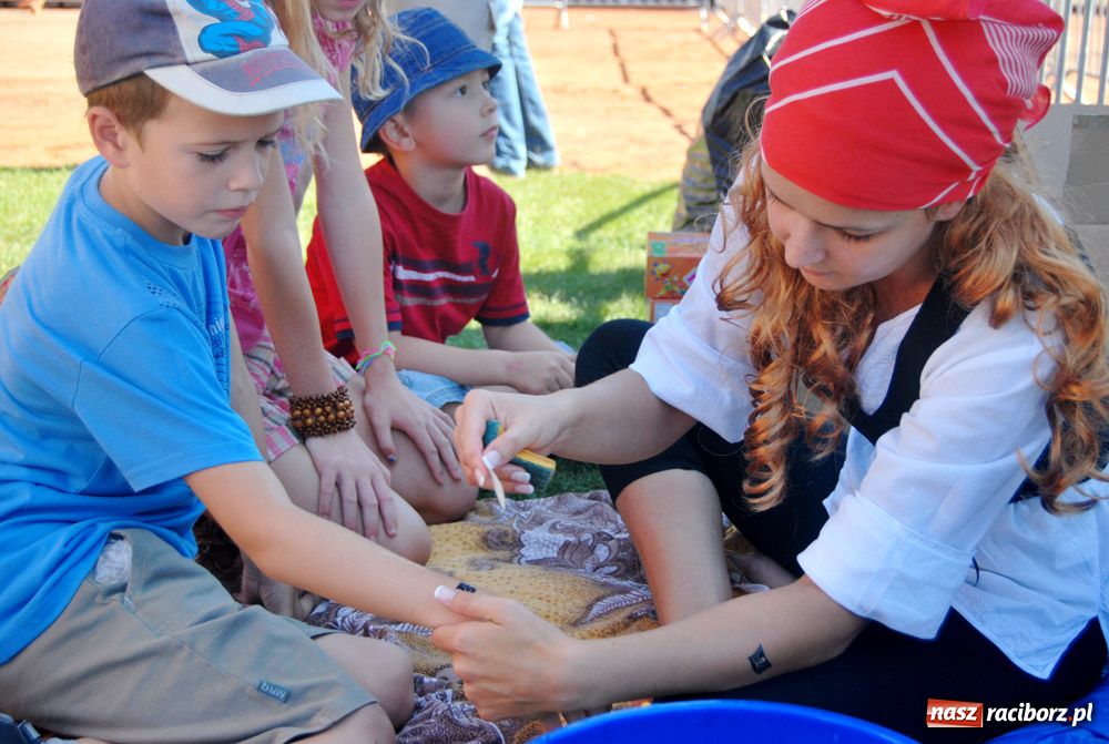 Zdjęcie w galerii na portalu naszraciborz.pl: Piracka zabawa na Memoriale wiadomości z regionu