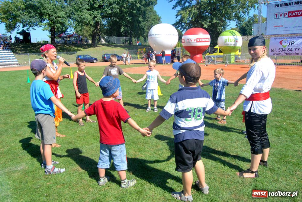Zdjęcie w galerii na portalu naszraciborz.pl: Piracka zabawa na Memoriale wiadomości z regionu