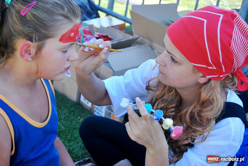 Zdjęcie w galerii na portalu naszraciborz.pl: Piracka zabawa na Memoriale wiadomości z regionu