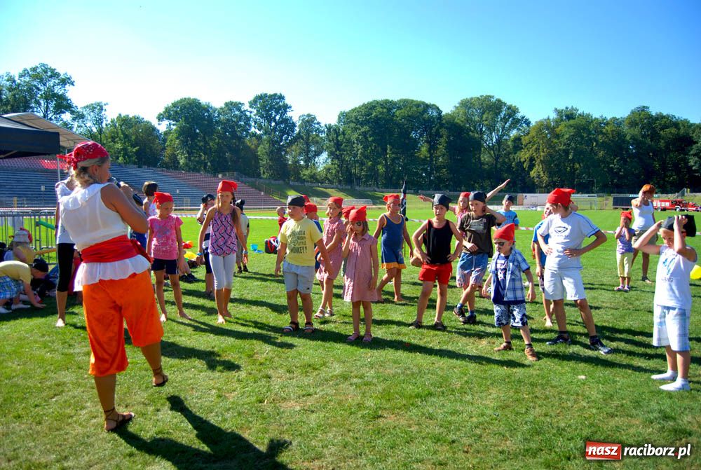 Zdjęcie w galerii na portalu naszraciborz.pl: Piracka zabawa na Memoriale wiadomości z regionu