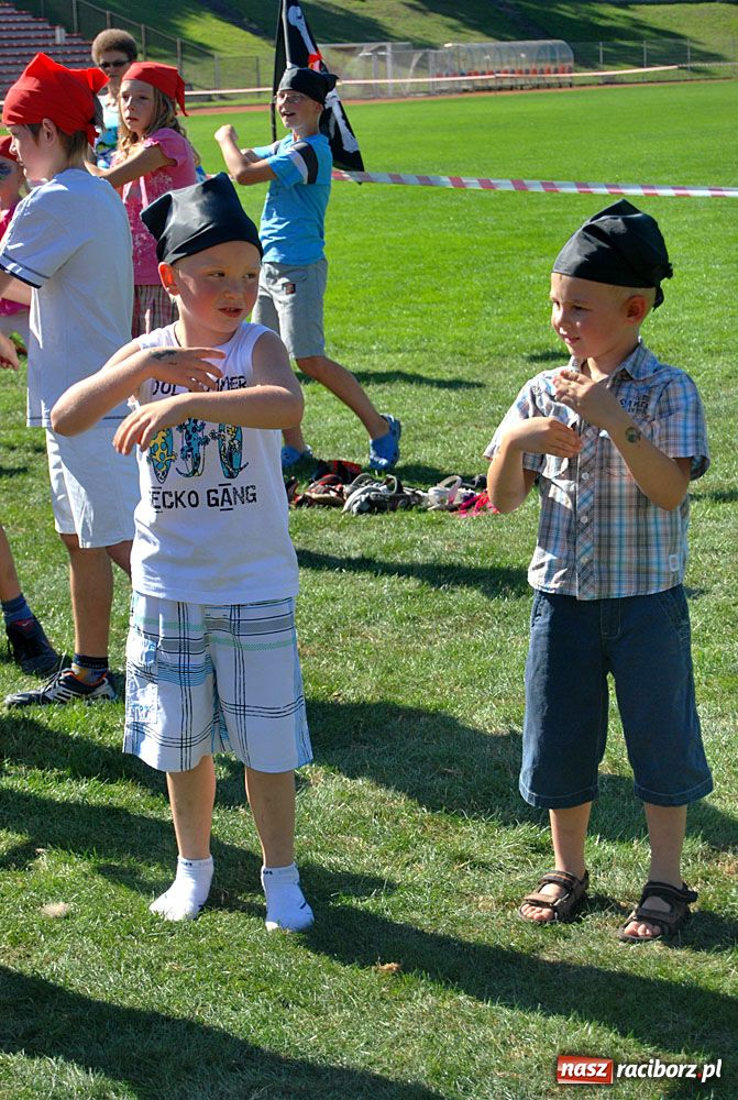 Zdjęcie w galerii na portalu naszraciborz.pl: Piracka zabawa na Memoriale wiadomości z regionu