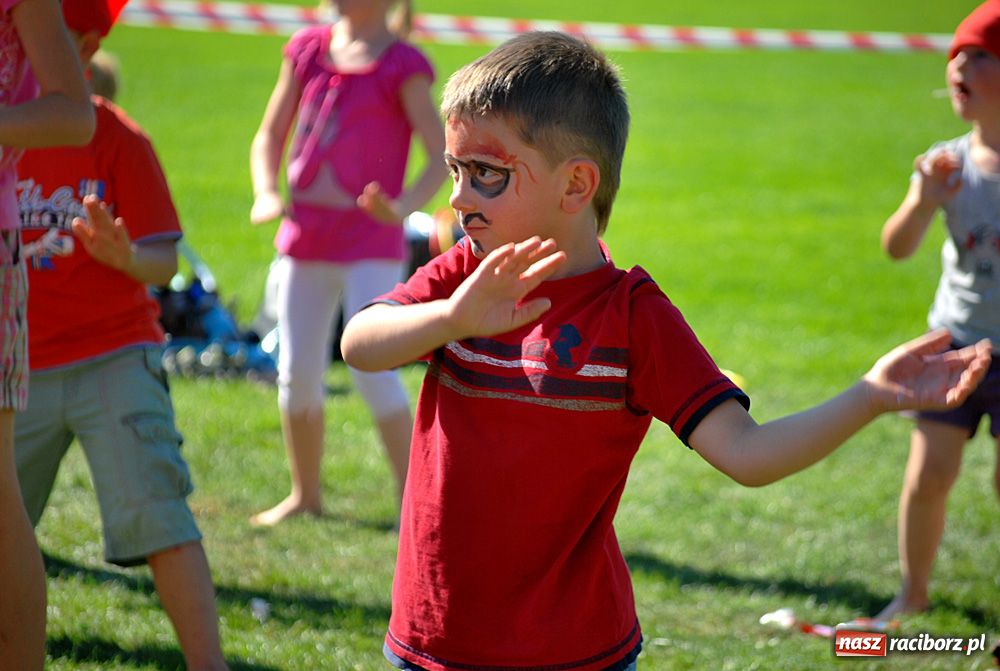 Zdjęcie w galerii na portalu naszraciborz.pl: Piracka zabawa na Memoriale wiadomości z regionu