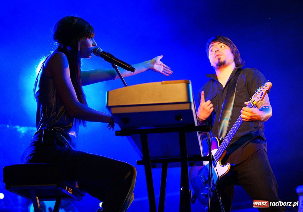 Zdjęcie w galerii na portalu naszraciborz.pl: Na finał koncertu Grzeszczak zgasło światło wiadomości z regionu