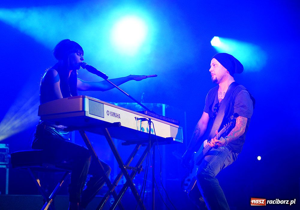 Zdjęcie w galerii na portalu naszraciborz.pl: Na finał koncertu Grzeszczak zgasło światło wiadomości z regionu