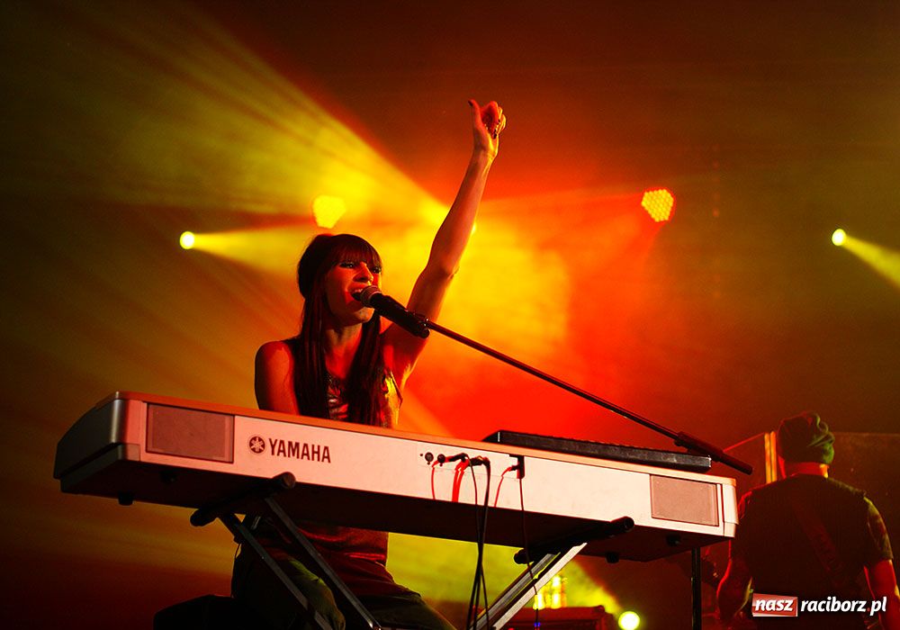 Zdjęcie w galerii na portalu naszraciborz.pl: Na finał koncertu Grzeszczak zgasło światło wiadomości z regionu