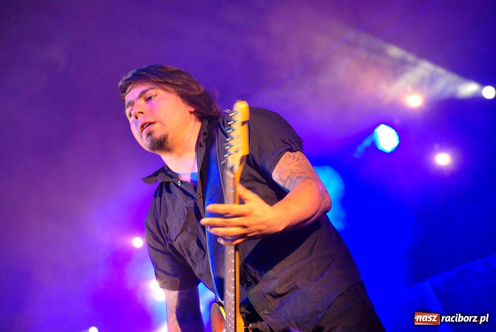 Zdjęcie w galerii na portalu naszraciborz.pl: Na finał koncertu Grzeszczak zgasło światło wiadomości z regionu