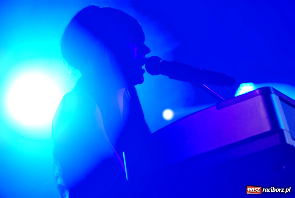 Zdjęcie w galerii na portalu naszraciborz.pl: Na finał koncertu Grzeszczak zgasło światło wiadomości z regionu