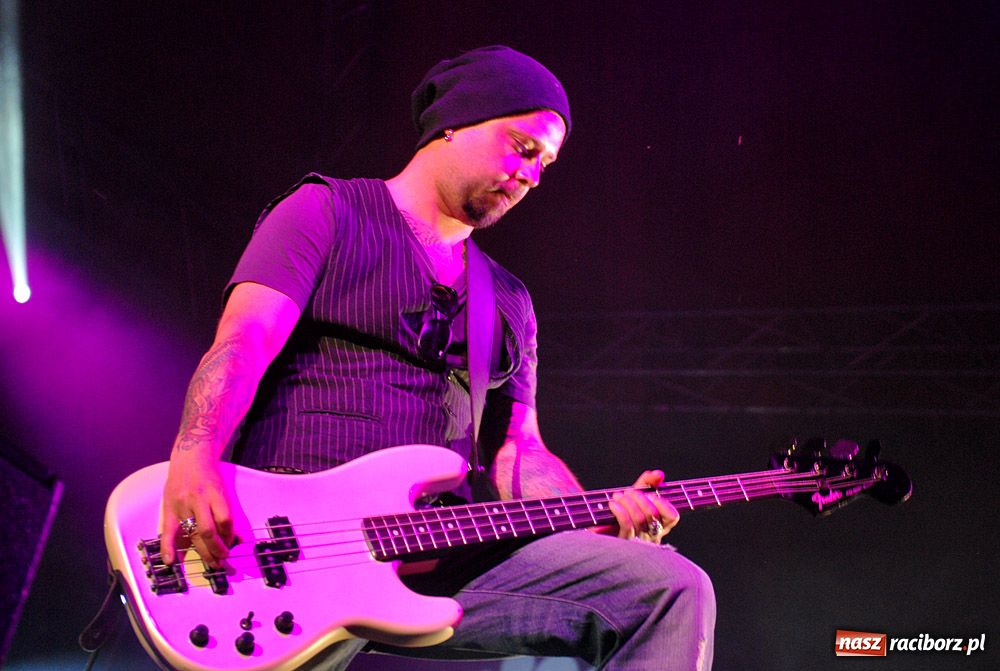 Zdjęcie w galerii na portalu naszraciborz.pl: Na finał koncertu Grzeszczak zgasło światło wiadomości z regionu