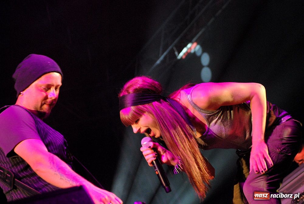 Zdjęcie w galerii na portalu naszraciborz.pl: Na finał koncertu Grzeszczak zgasło światło wiadomości z regionu